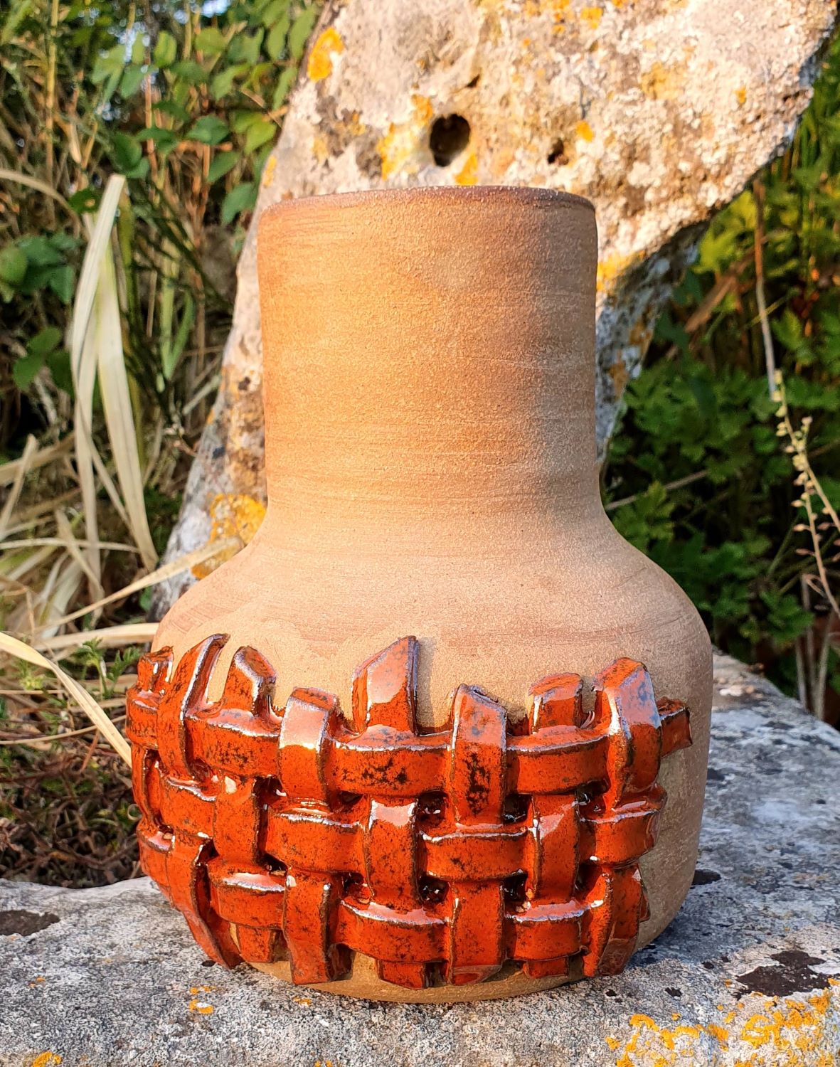 Vase avec tissage d’argile