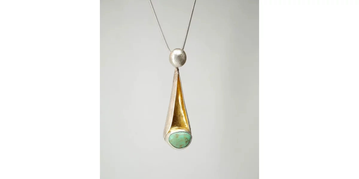 Pendentif en argent, turquoise et feuille d’or 22k