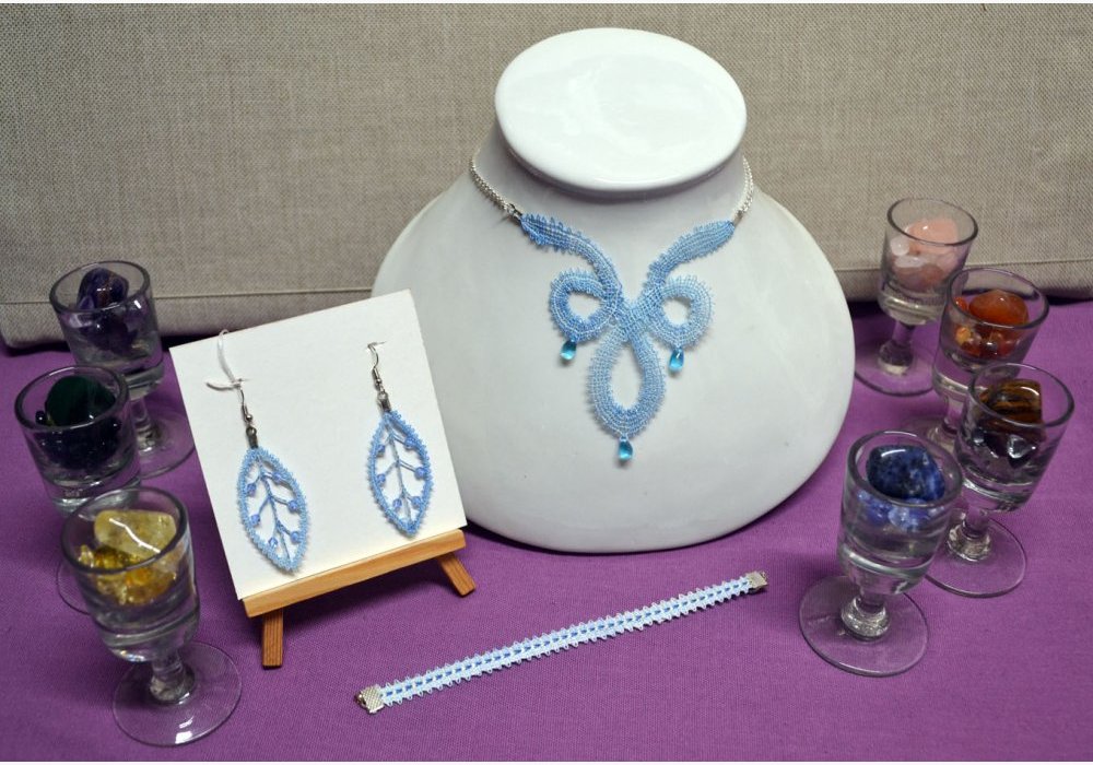 Ensemble Collier, BO et Bracelet en dentelle