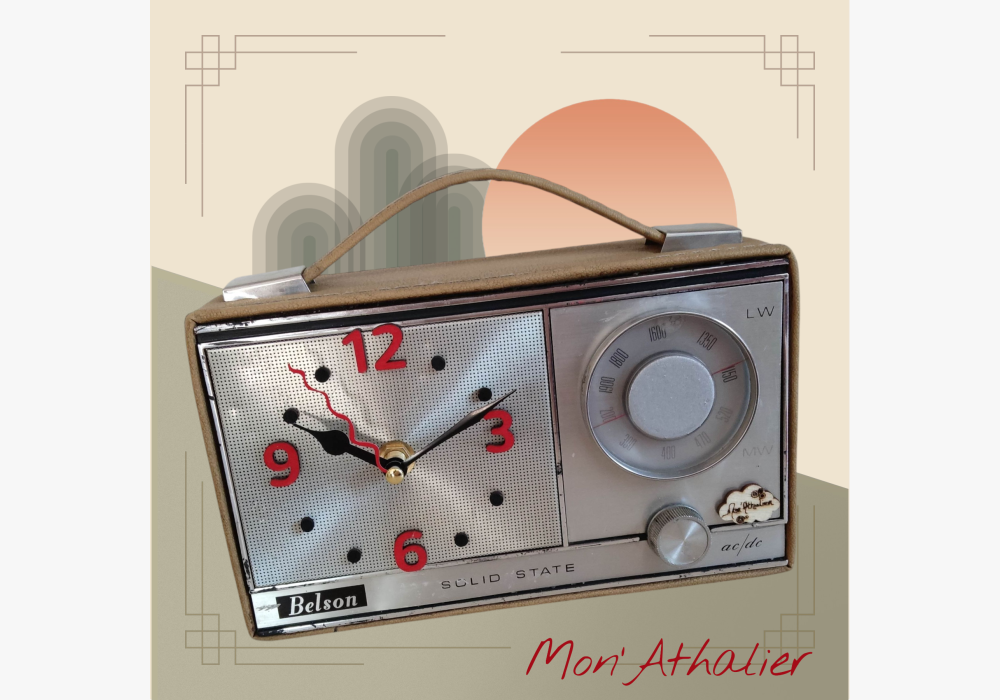 Horloge sur poste radio vintage