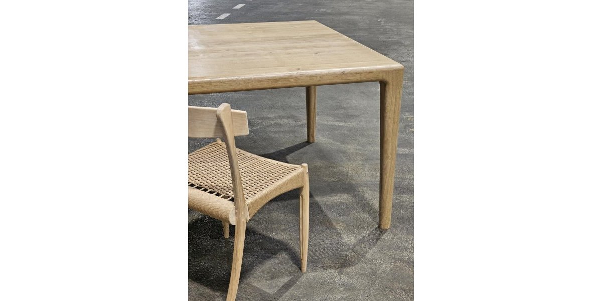 Table SEBUTUSU et chaise cordé