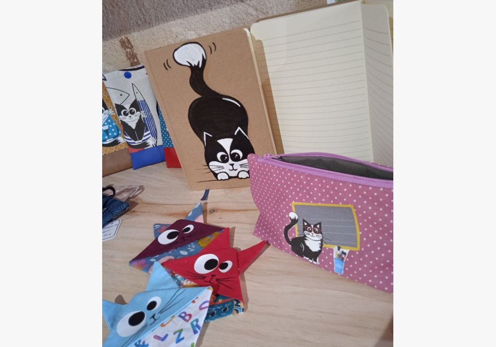 Etui, marque-page, trousse...