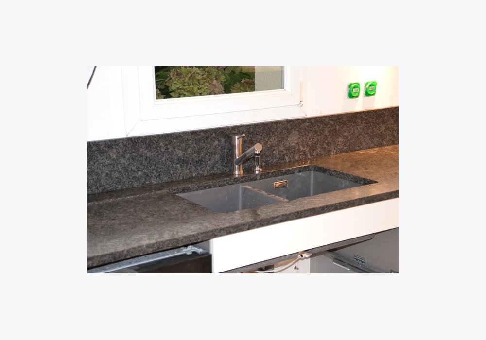 Plan en granit Steel grey finition caress avec cuves évier sous plan