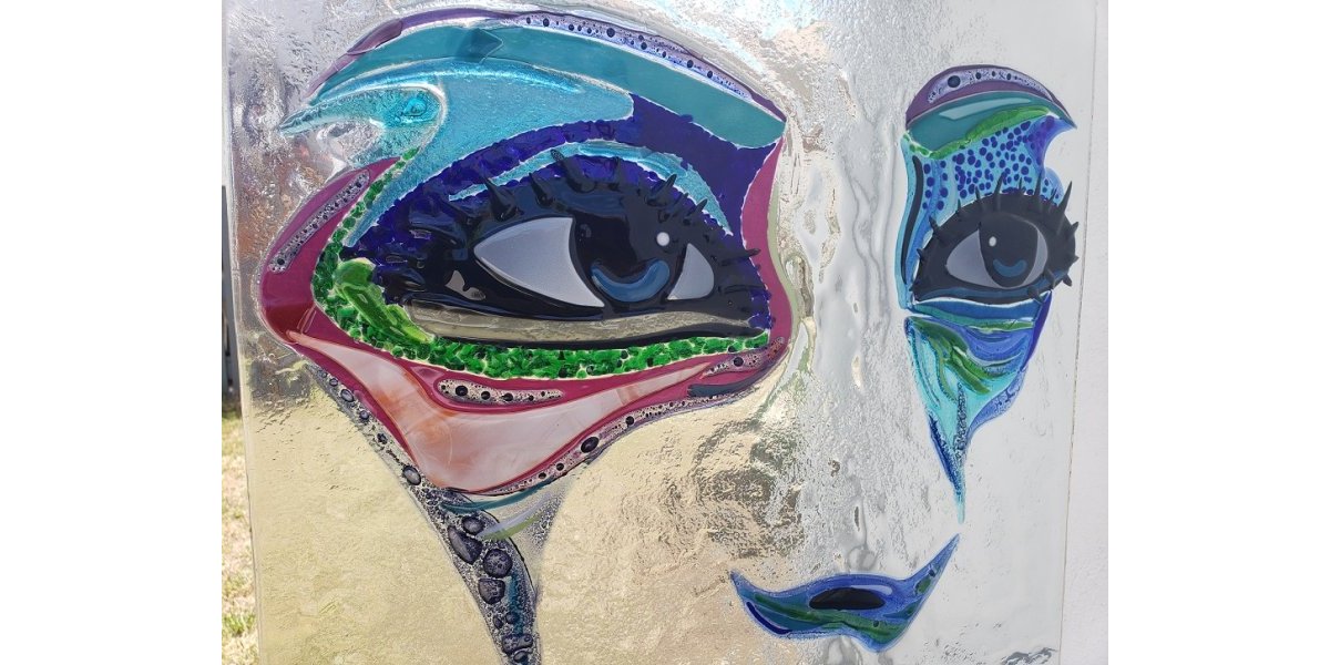 Visages yeux bleue, Tableau en verre fusionné dim 60 cm x 50 cm ép 6à 15 mm masse 8kg