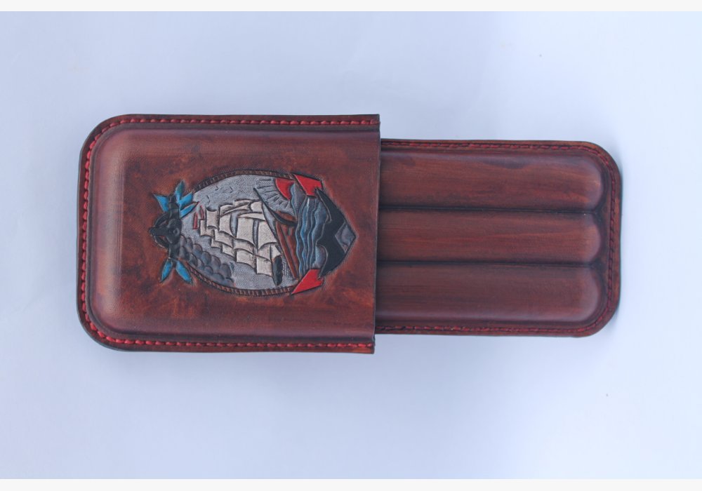 Etui en cuir repoussé Old School