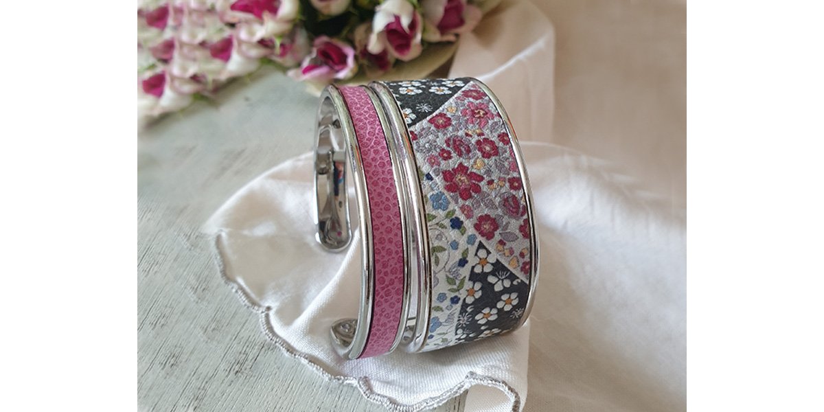 Bracelets cuir hortensia et motif liberty.