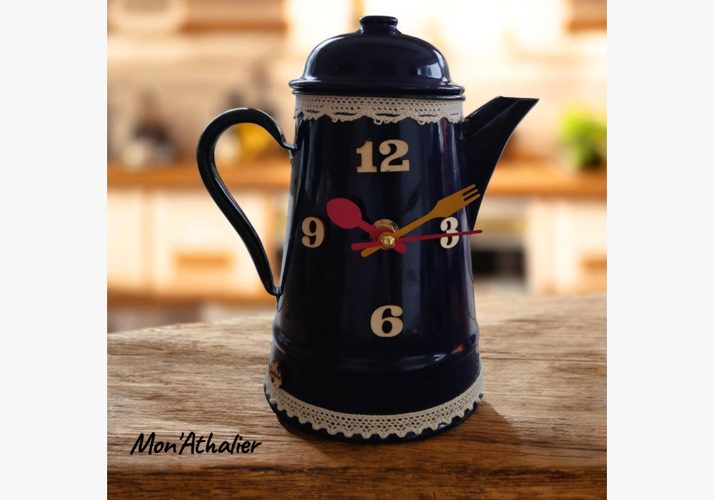Horloge sur cafetière émail 