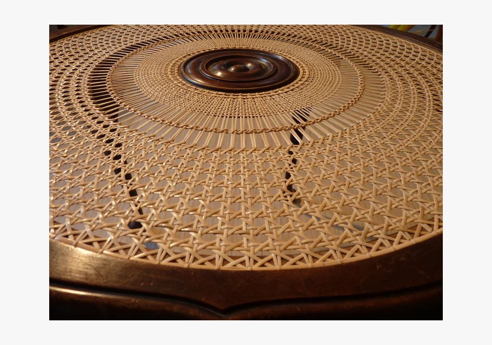 Cannage en  dit en soleil sur table de style Chippendale