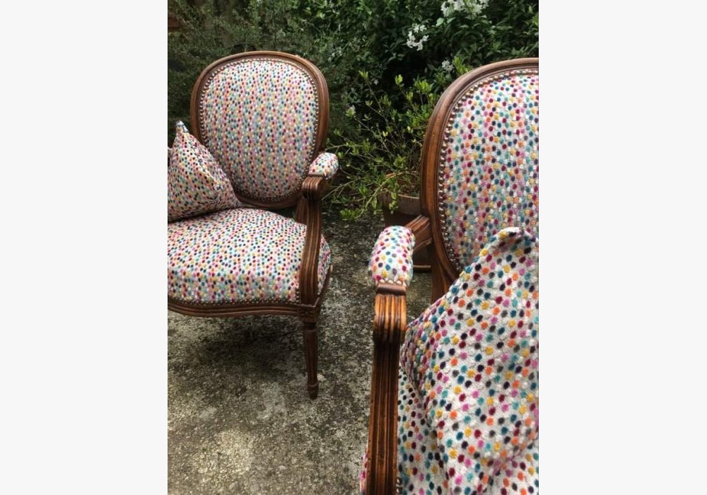Paire de fauteuils LouisXVI 