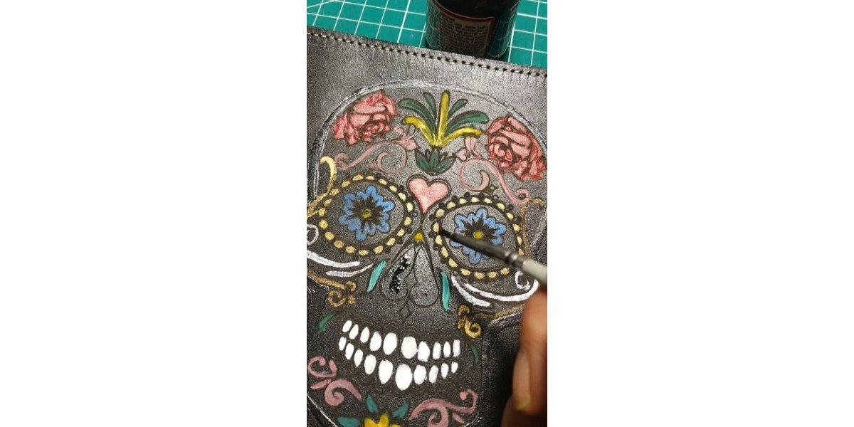  Tête de mort, peinture sur cuir