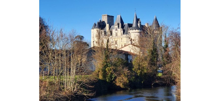 Village d’été des artisans créateurs et artistes au pied du château 