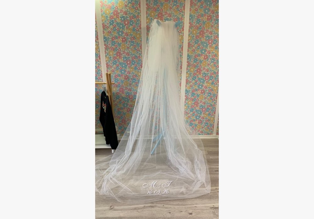 Broderie voile mariée