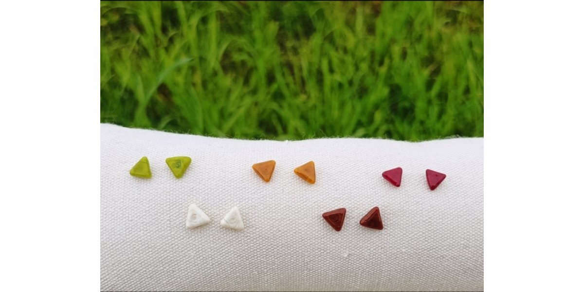 Clous d’oreilles PYRAMYD 