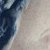 Enfant aux cheveux bleus