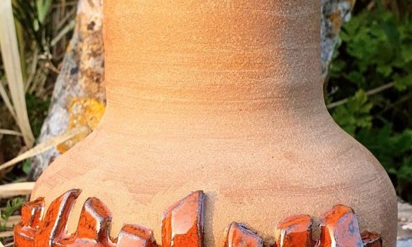 Vase avec tissage d’argile