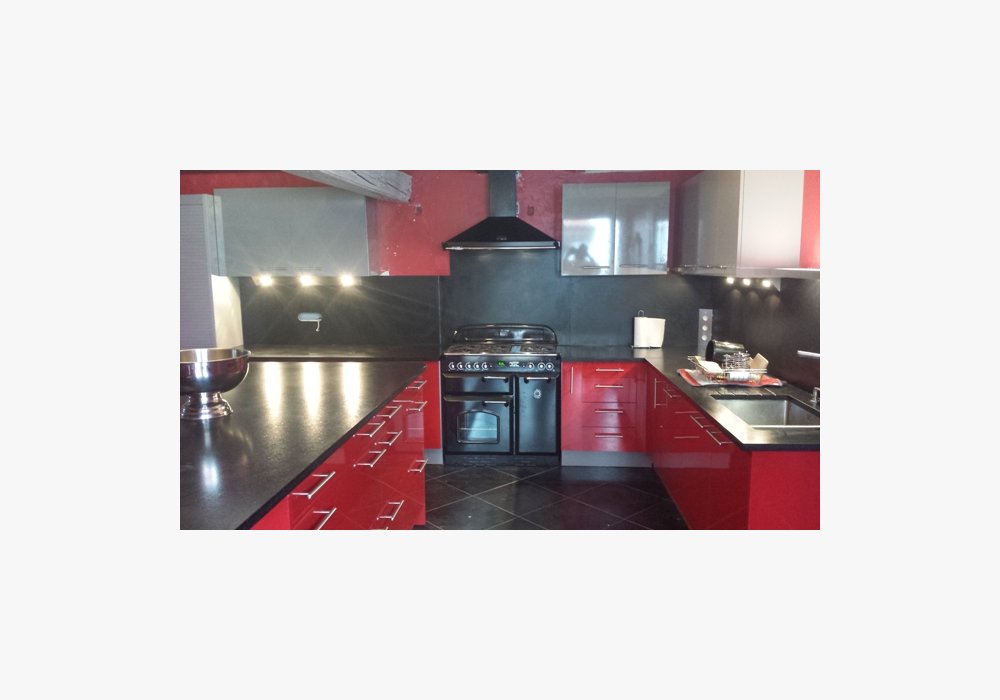 Cuisine TEISSA avecplan en granit Noir Z cuir