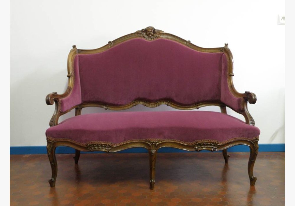 canapé de style Louis XV, velours violet