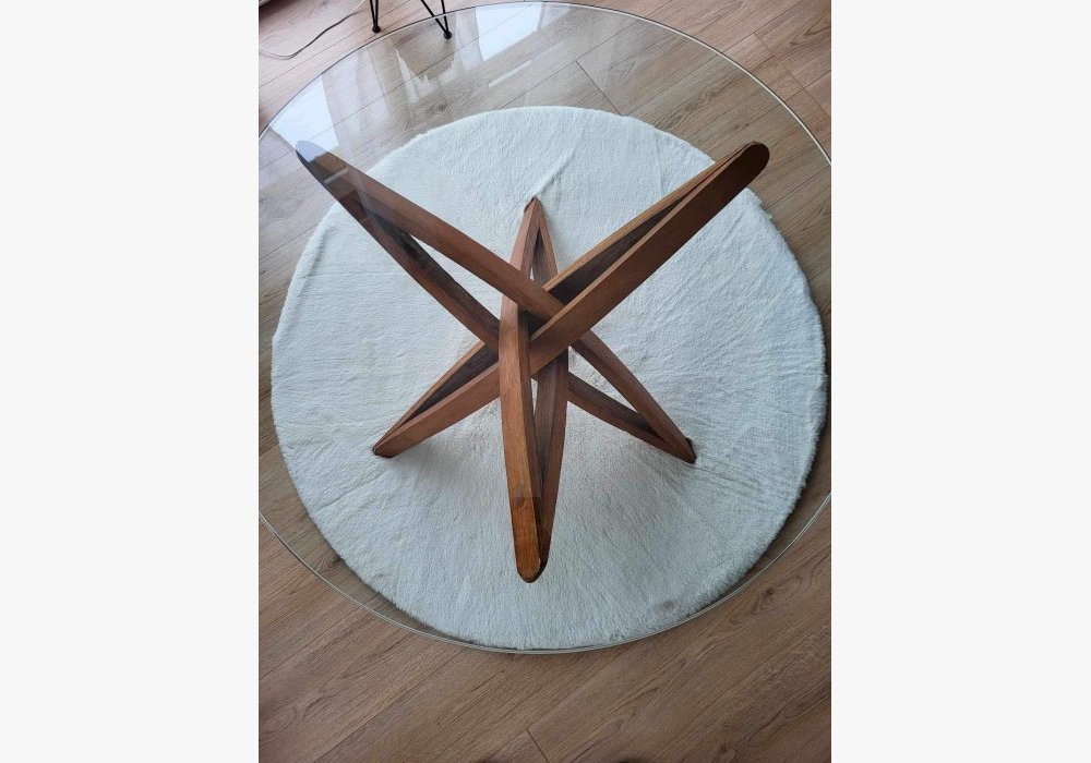 Table entrelacée, douelles (lames)de barrique recyclée, plateau en verre