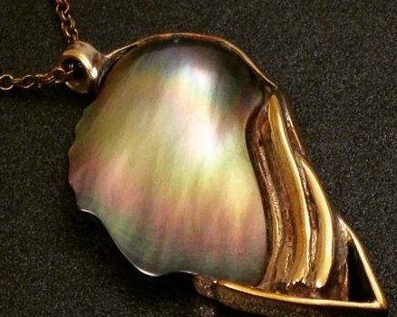 Drappé (demi-perle noire & bronze)