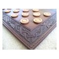 JEU DE DAMES en cuir repoussé