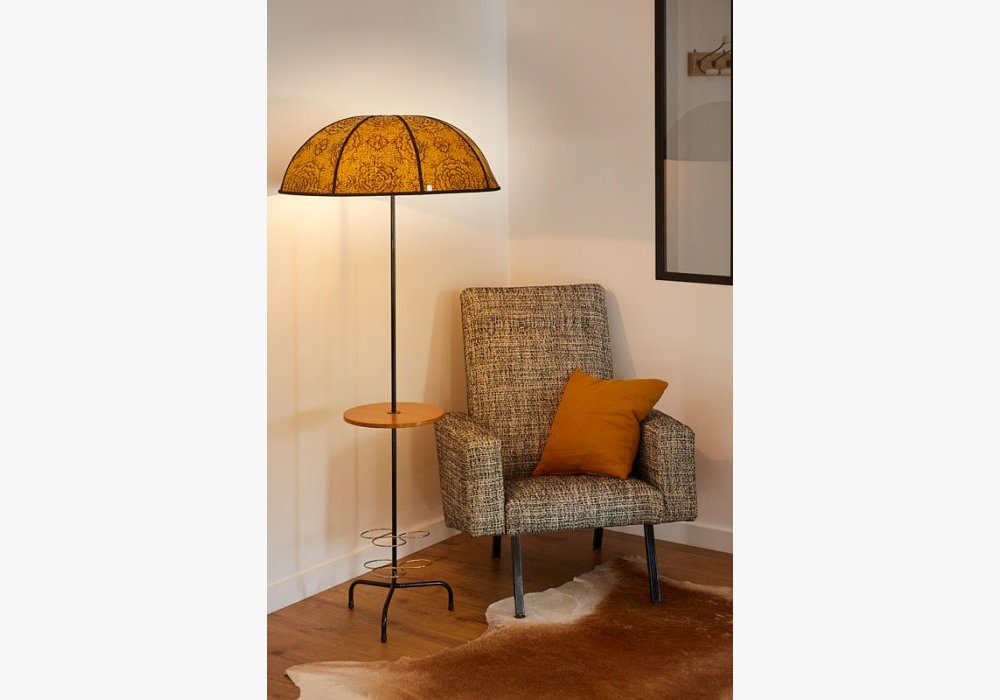 Lampadaire Fungi , Fauteuil Mekélé
