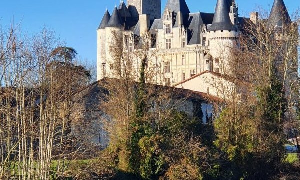 Village d’été des artisans créateurs et artistes au pied du château 