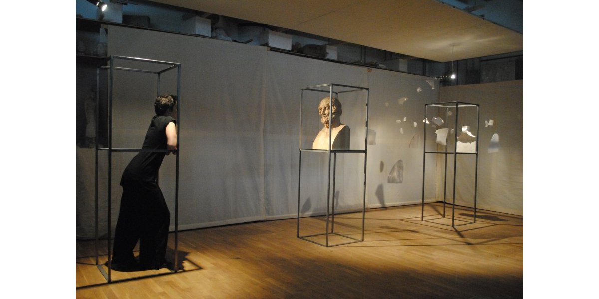 Homère, Homère(s), installation, chêne, plâtre, résine d’inclusion, acier, 2011