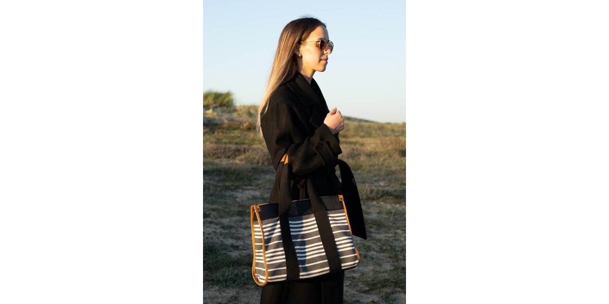 Modèle Bahia réalisé en cuir grainé et toile Basque 