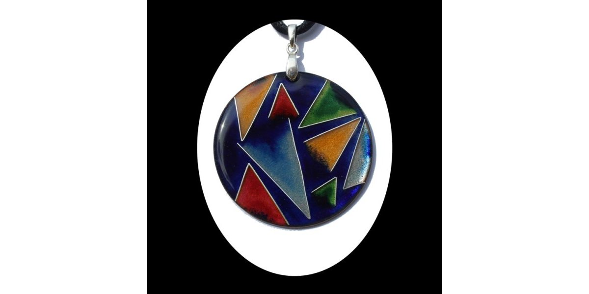 Pendentif « Carambolage de croiseurs impériaux dans un orage magnétique interstellaire » cloisonné de fil d’argent