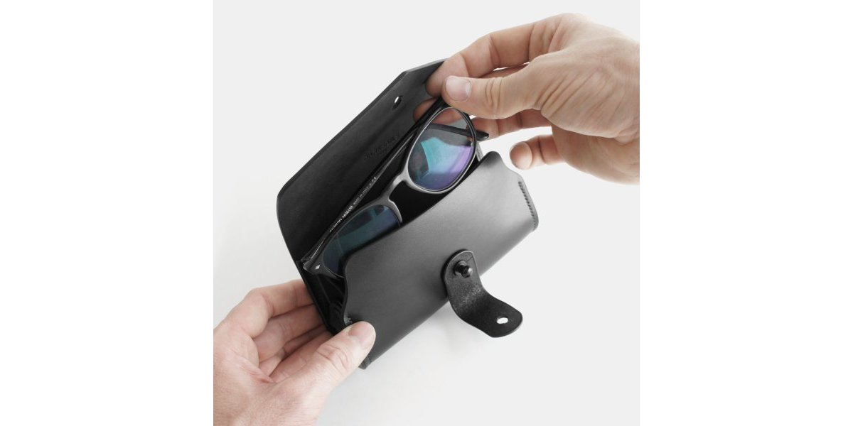 Étui à lunettes cuir noir – bouton-pression, cousu main | Darksails