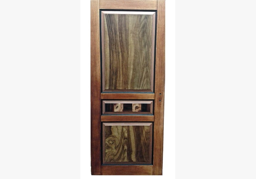 imitation de différentes essences de bois sur porte