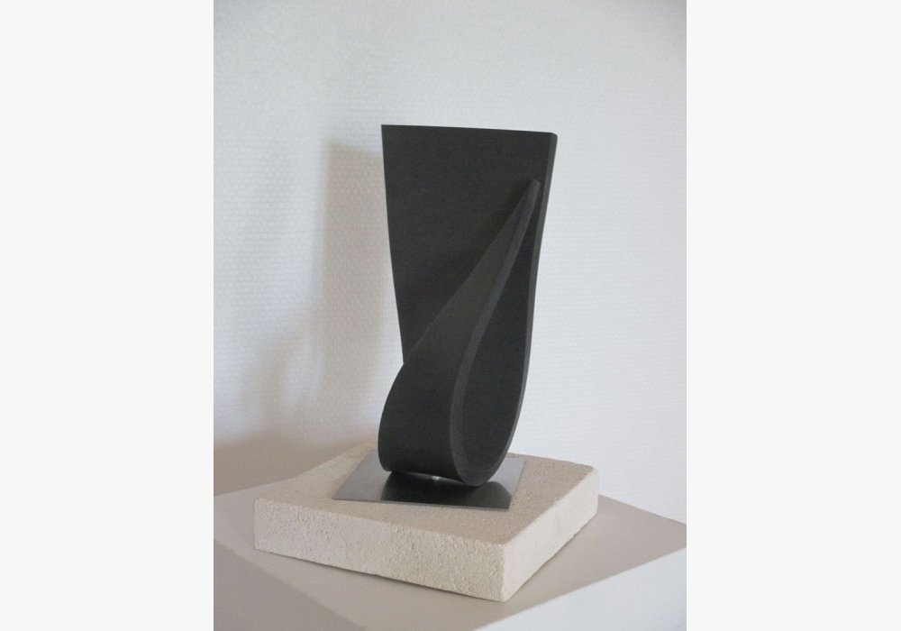 Sculpture résine, socle inox et pierre