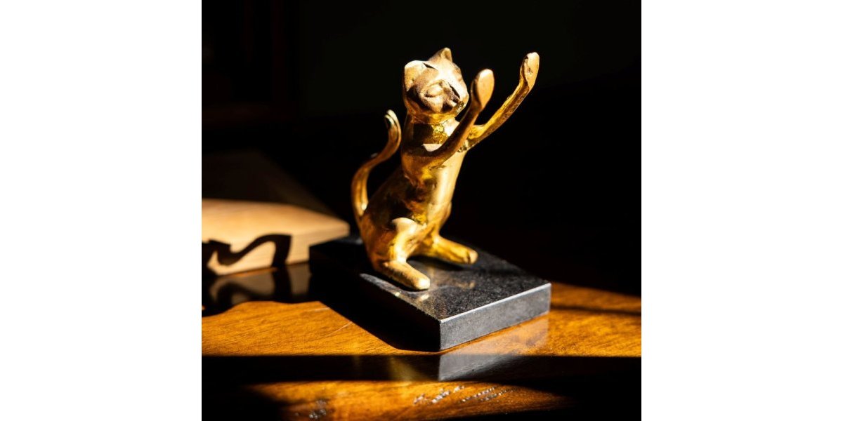 Statuette doré or jaune foncé