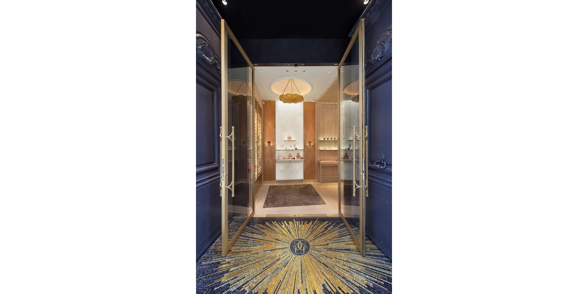 ENTREE BOUTIQUE GUERLAIN rue St Honoré Paris