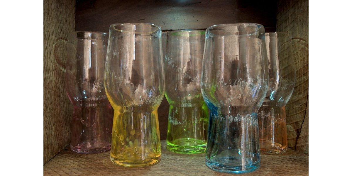 Verres de différentes couleurs