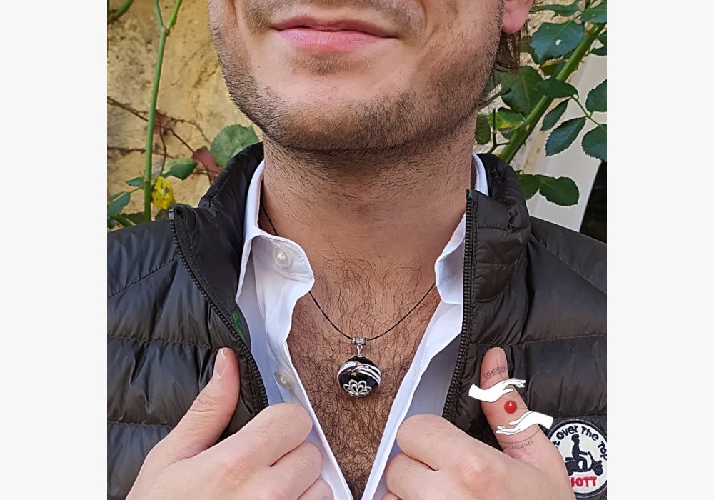 Perle de verre au chalumeau, bijou pour lui ou pour elle