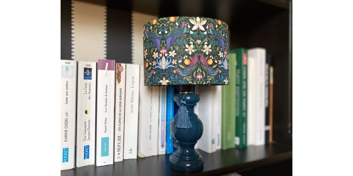 Un vent de « Liberty » pied de lampe chiné et laqué 