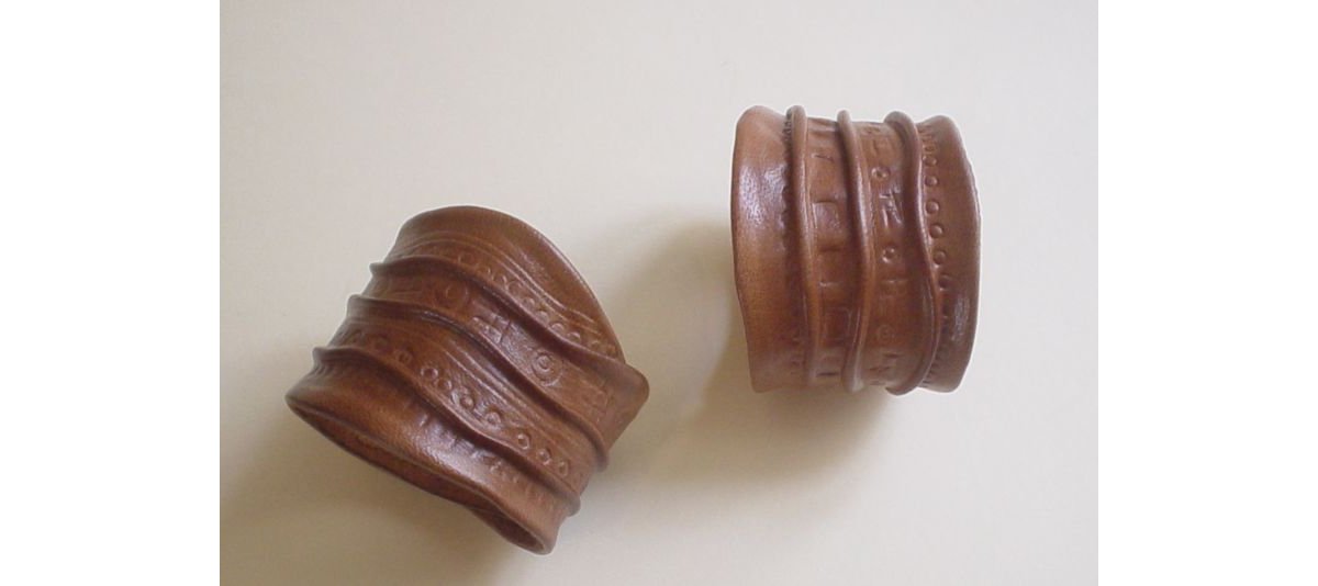 Bracelets  cuir sculptés marron
