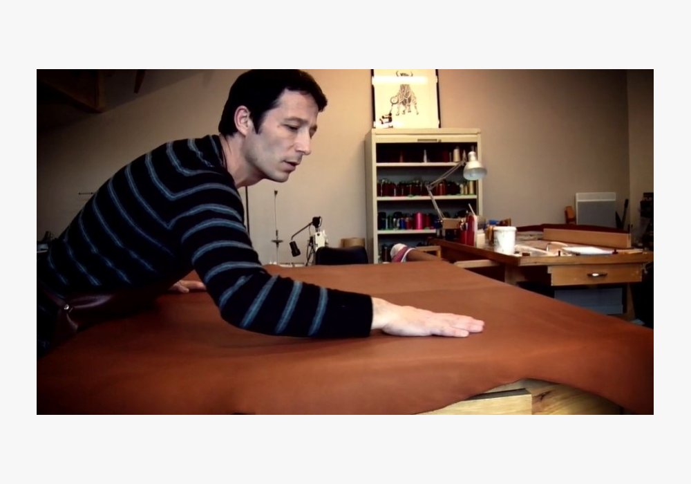 Franck TIONI / ATELIER FRANCK TIONI - L’examen de la peau préalable à la coupe