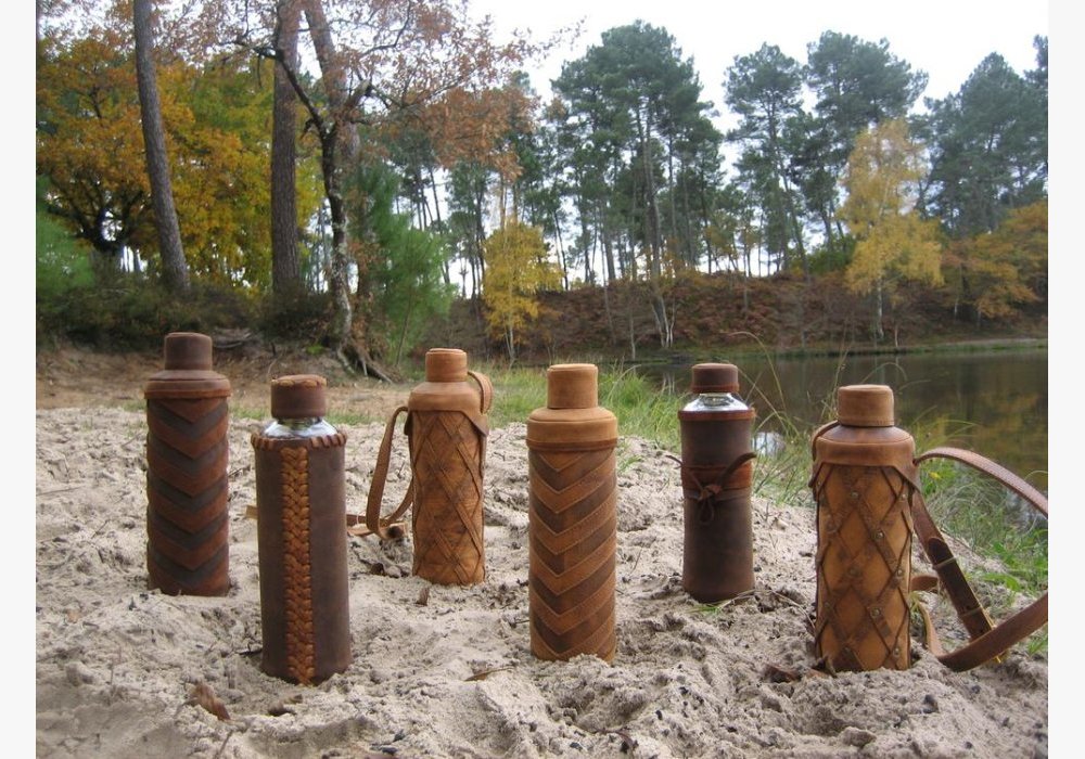 Etuis en cuir pour gourdes en verre