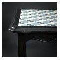 table noire et plateau pochoir en trompe l’oeil