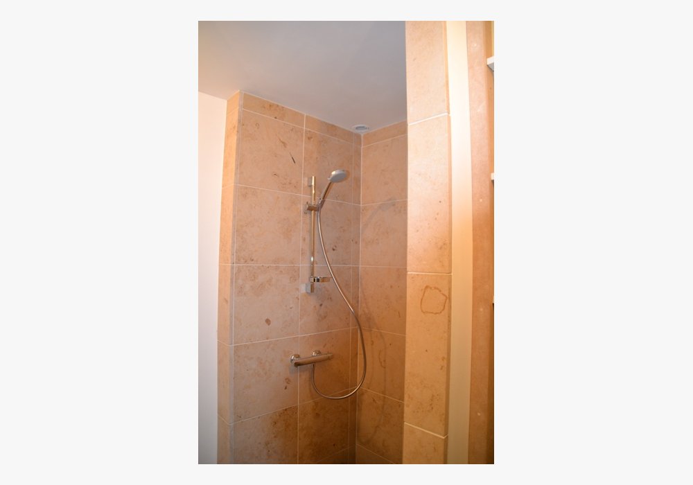 Douche en pierre du Jura