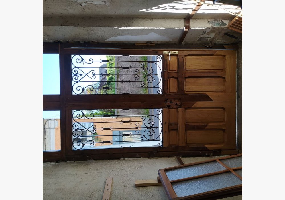 Porte début XXieme siècle rénovée.
