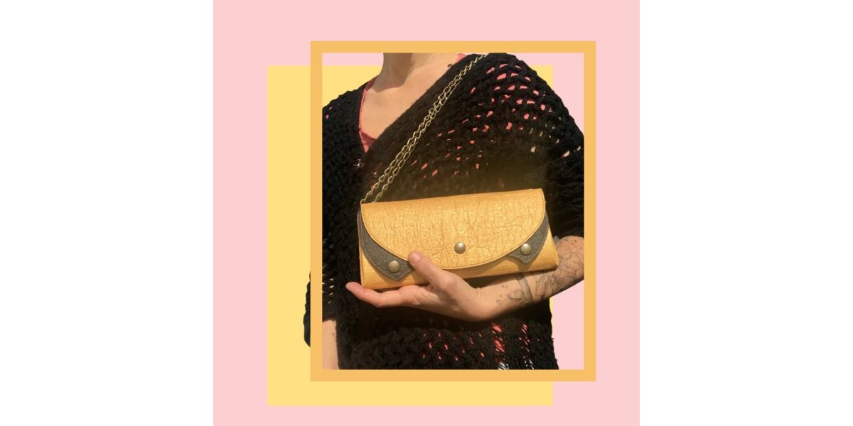 Petit sac portefeuille vegan à bandoulière Bask’il me Plait - Liège/Piñatex