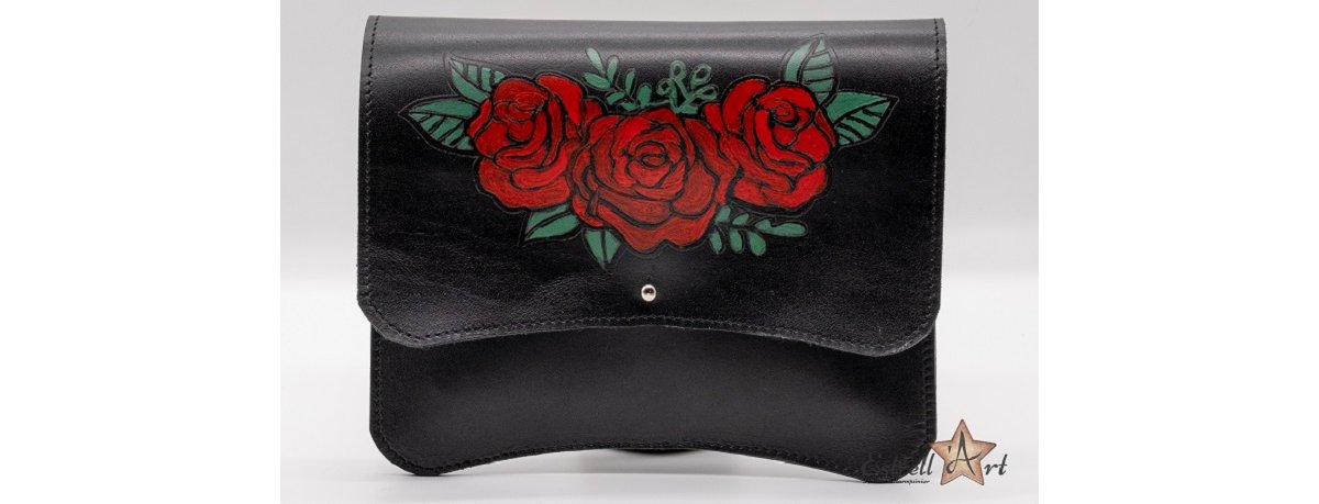 Pochette noire peinte a la main