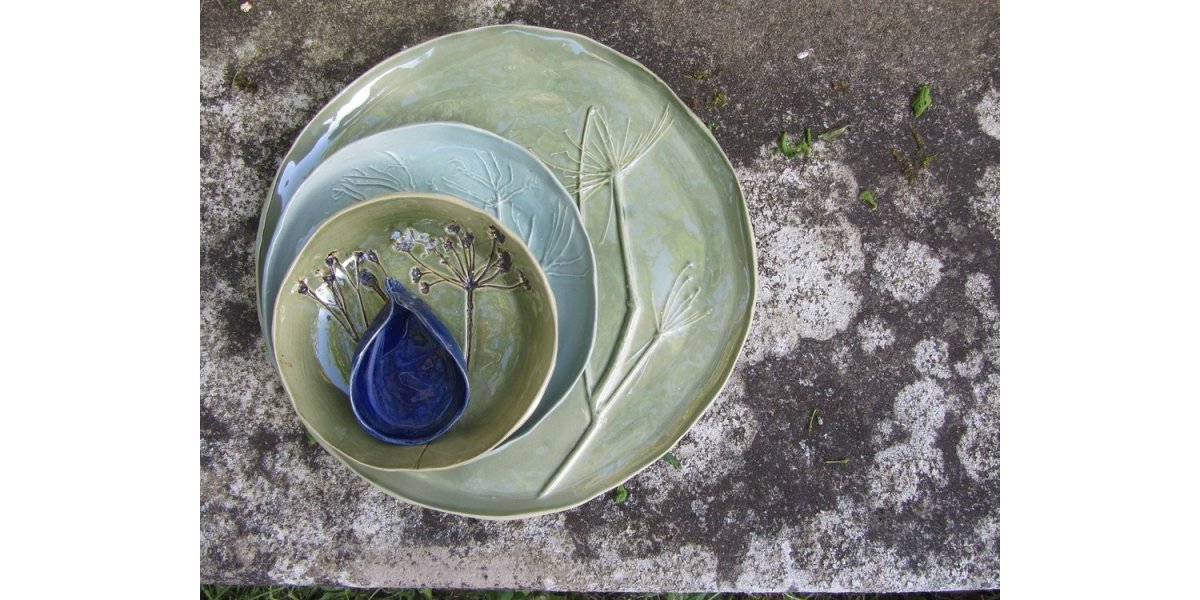 Ensemble assiettes fenouil porcelaine et grès