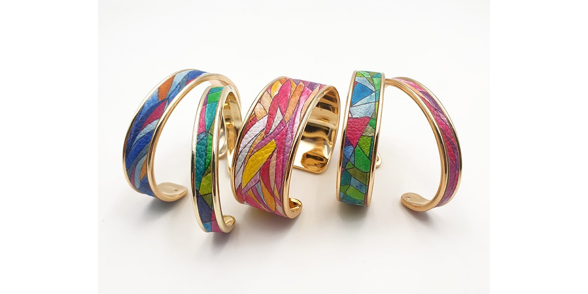 Bracelets cuir motif inspirés de vitraux.
