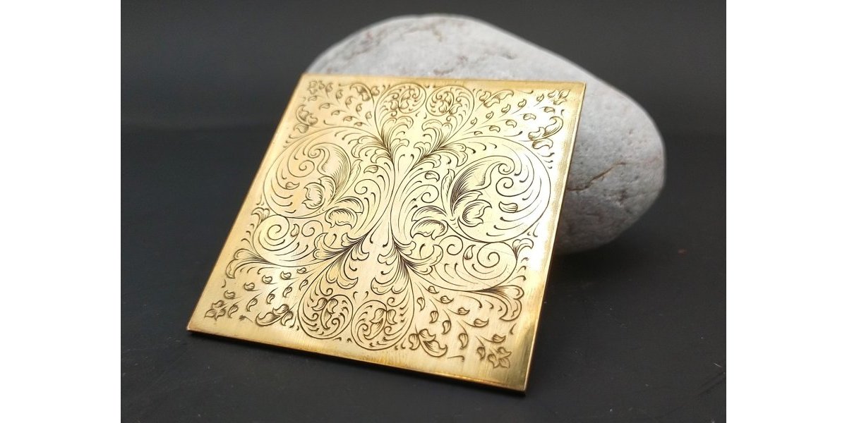 gravure style feuille sur laiton