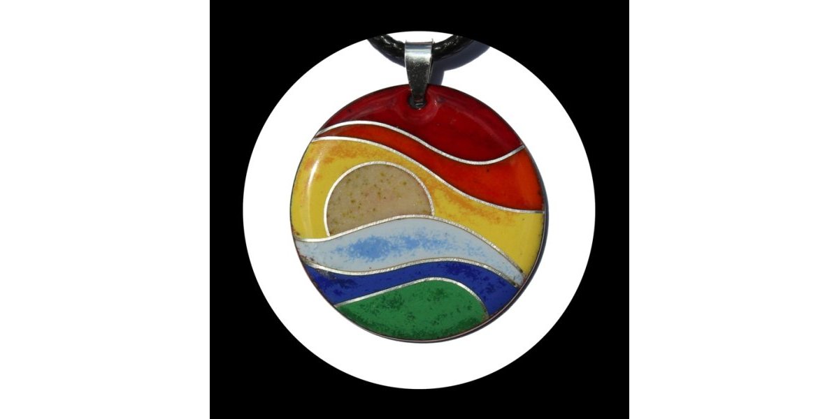 Pendentif « Coucher d’étoile dans un système planétaire lointain » cloisonné de fil d’argent