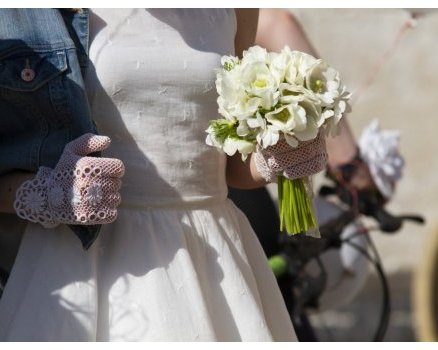 Robe de mariée 50’ en voile de coton Bio, veste jean doublée polaire de coton Bio